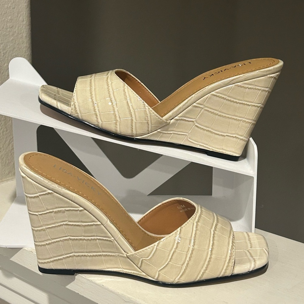 Lisa Vicky Adore-V Croco Wedge Sandals Womens 6.5M Cream Corcodile Croco NEW